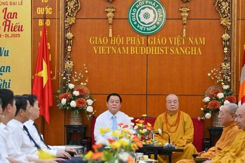 Trưởng Ban Tuyên giáo và Dân vận Trung ương Nguyễn Trọng Nghĩa thăm, chúc mừng các tổ chức tôn giáo