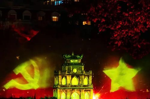 Ánh sáng kể chuyện Hà Nội: Khi di sản bước vào công nghiệp văn hóa