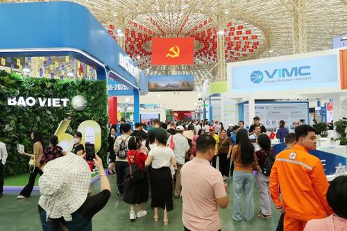 Gần 1,2 triệu lượt khách tham quan Triển lãm Thành tựu đất nước sau 3 ngày
