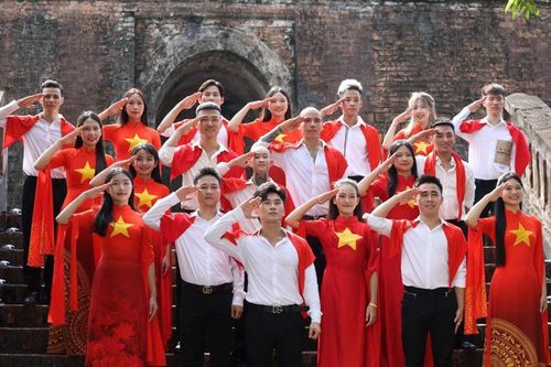 Áo dài truyền thống Việt Nam đồng hành cùng các sự kiện dịp Quốc khánh