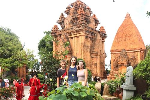 Khánh Hòa: Du khách rộn ràng tham quan Tháp Bà Pô Nagar dịp nghỉ lễ 2.9