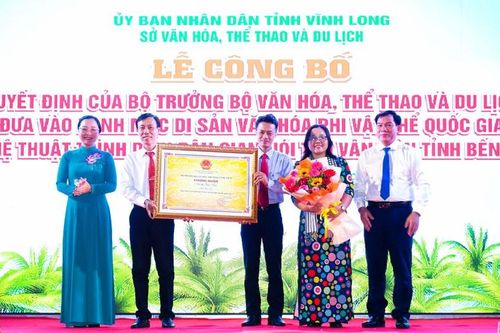 Đón bằng chứng nhận 'Nghệ thuật Nói thơ Vân Tiên' là Di sản văn hóa phi vật thể cấp quốc gia