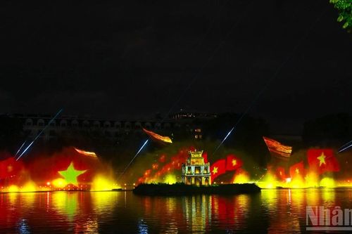 Hà Nội rực rỡ trong đêm 3D Mapping – 'Thanh âm Hà Nội' ngân vang