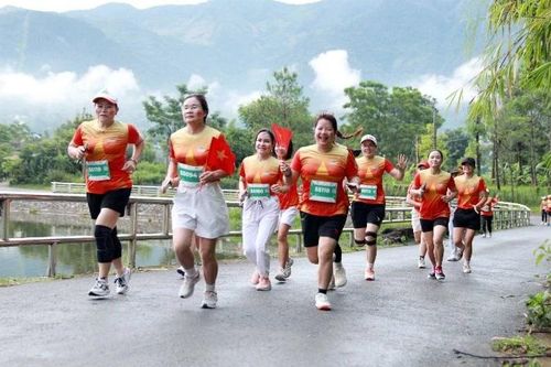 Hơn 500 vận động viên tham gia Giải chạy Komomo Than Uyên 2025