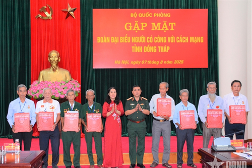 Bộ Quốc phòng ban hành văn bản mới về chế độ hỗ trợ, đãi ngộ người Việt Nam có công với cách mạng đang định cư ở nước ngoài