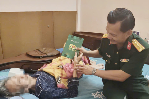 Bệnh viện Quân y 175 thăm, động viên nhạc sĩ Thế Hiển nhân dịp Quốc khánh 2-9