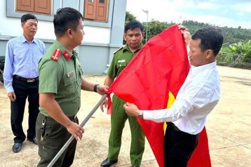 Lâm Đồng: Treo cờ Tổ quốc tại các cơ sở tôn giáo: Nhân lên niềm tự hào dân tộc