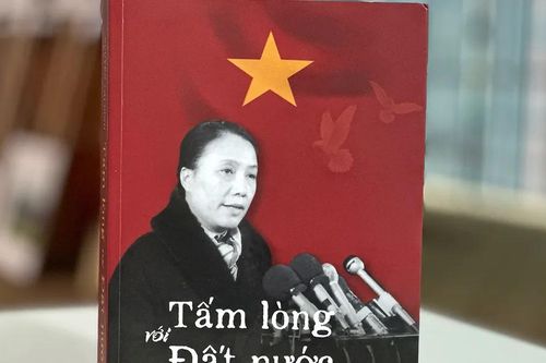 Tấm lòng với Đất nước