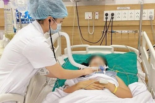 Tiêm botox làm đẹp tại nhà, hai phụ nữ liệt toàn thân nguy kịch