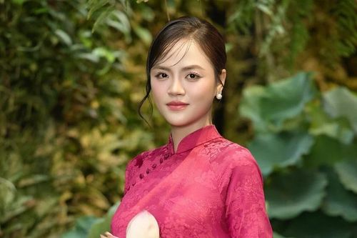 Thu Quỳnh tham gia diễu hành A80 gây chú ý bởi nhan sắc, xuất thân đặc biệt