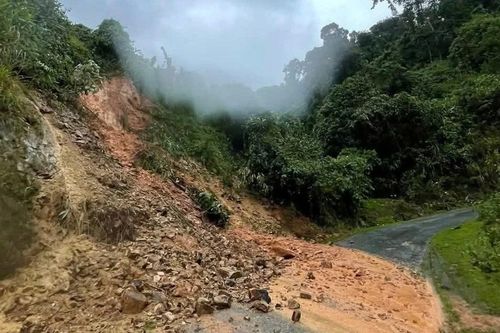 Mưa lớn kéo dài gây sạt lở nghiêm trọng tại xã miền núi Nghệ An