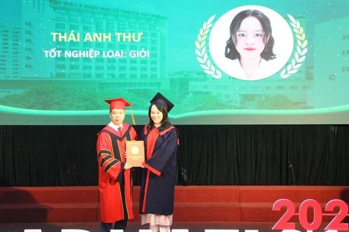 Từ vận động viên đến thủ khoa đầu ra Học viện Y - Dược học Cổ truyền Việt Nam