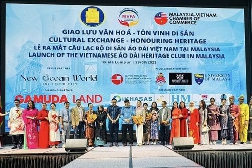 Ra mắt Câu lạc bộ Di sản áo dài Việt Nam tại Malaysia