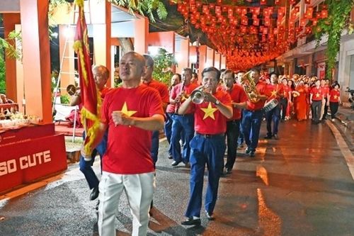 Trải nghiệm không gian 'Sắc đỏ Ba Đình' nhân kỷ niệm 80 năm Quốc khánh