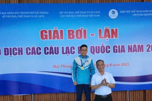 Học sinh trường chuyên lại vô địch bơi tại giải các Câu lạc bộ Quốc gia 2025