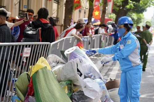 Những người thầm lặng giữ sạch thủ đô trong sự kiện A80