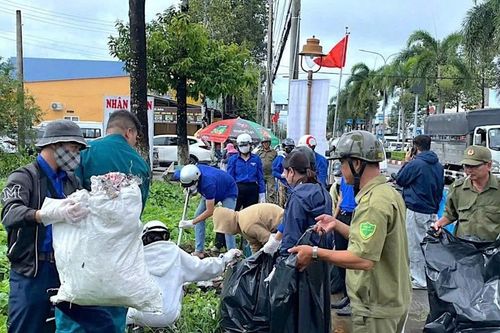 Cà Mau ra quân thu gom rác thải, bảo vệ, giữ gìn vệ sinh môi trường