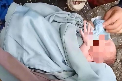 Bé trai sơ sinh bị bỏ rơi ven đường ở An Giang