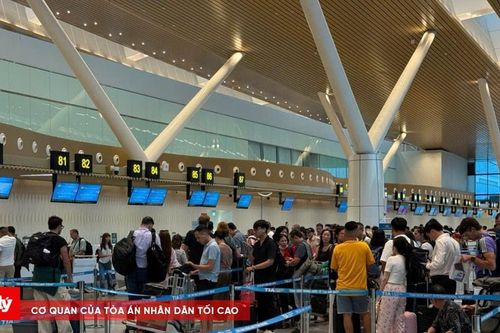 Ngày thứ 2 nghỉ lễ, sân bay Tân Sơn Nhất vẫn tấp nập