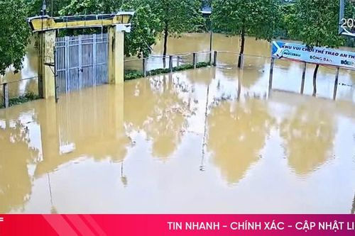 Nước rút chậm, nhiều xã miền núi Hà Tĩnh vẫn ngập sâu