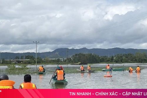 Nỗ lực tìm kiếm nạn nhân nghi đuối nước ở xã Toàn Lưu