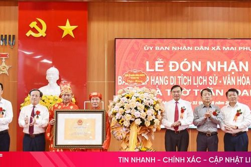 Đón bằng di tích lịch sử - văn hóa cấp tỉnh nhà thờ Trần Loan