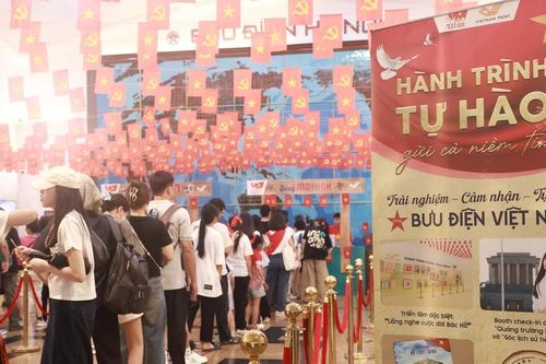 Bưu điện Việt Nam tung nhiều sản phẩm độc đáo chào mừng 80 năm Quốc khánh