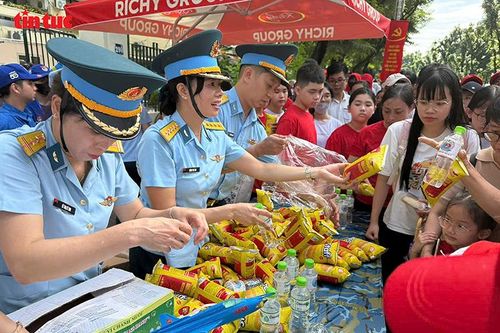 Sư đoàn Phòng không 361 tiếp sức nhân dân cổ vũ diễu binh, diễu hành kỷ niệm 80 năm Quốc khánh