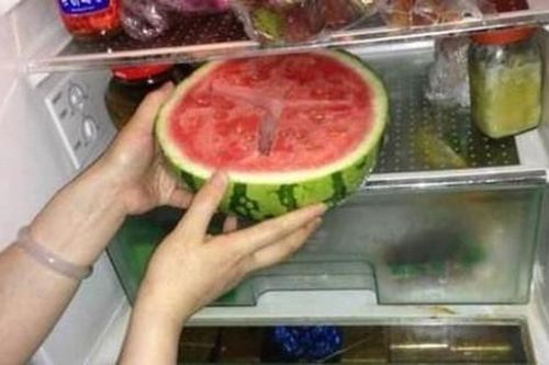Người phụ nữ 38 tuổi nhập viện cấp cứu sau khi ăn dưa hấu