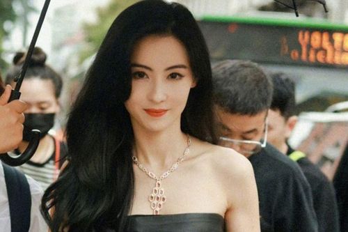 Trương Bá Chi tái xuất sân khấu sau thời gian ở ẩn