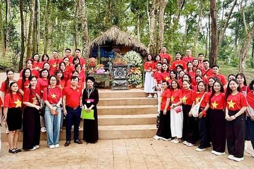 Phụ nữ quê hương Cách mạng tự tin bước vào kỷ nguyên mới