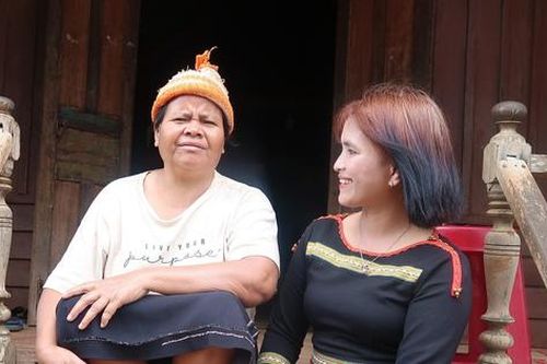 Nữ trưởng buôn kiên trì trong cuộc chiến 'dập tắt' khói thuốc