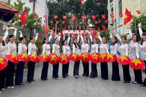 Hội LHPN phường Phú Lợi phát động 'Ngày toàn dân đưa trẻ tới trường' và đồng diễn dân vũ