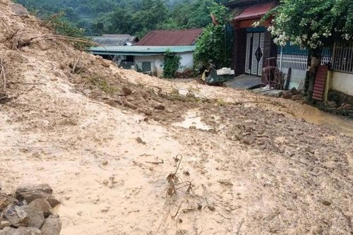 Nhiều xã miền núi Nghệ An, Hà Tĩnh vật lộn với lũ lụt, sạt lở