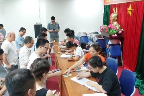 Người dân cả nước phấn khởi nhận quà Tết Độc lập