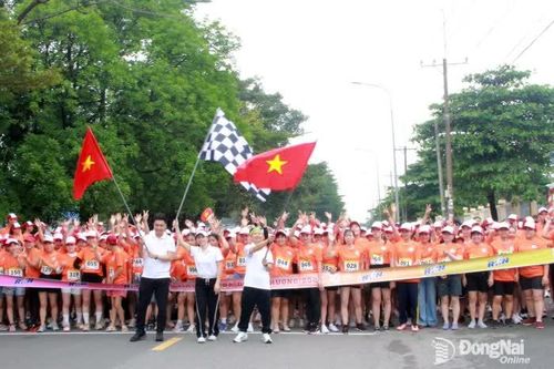 KỶ NIỆM 80 NĂM CÁCH MẠNG THÁNG TÁM VÀ QUỐC KHÁNH 2-9 Công nhân thi đua lập thành tích chào mừng Quốc khánh 2-9