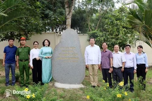 Bí thư Tỉnh ủy Đồng Nai Vũ Hồng Văn viếng Đền thờ Liệt sĩ Xuân Lộc
