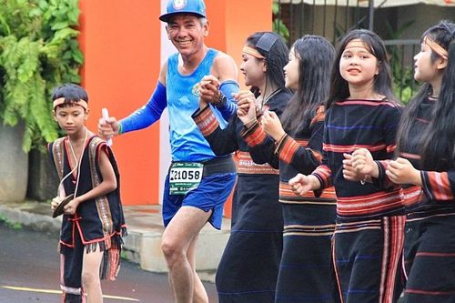 Hơn 1.100 vận động viên tranh tài tại giải Pleiku Music Night Run 2025