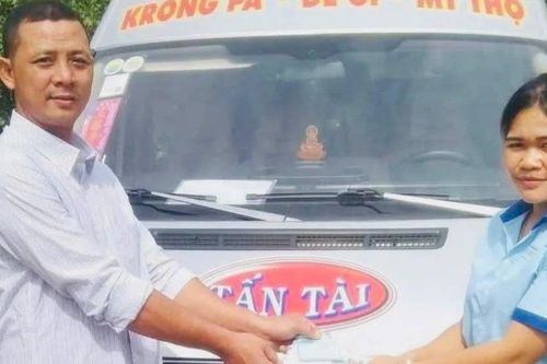 Nhà xe Tấn Tài tài trợ vé xe miễn phí 4 năm cho nữ sinh viên nghèo hiếu học ở Phú Thiện