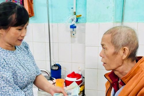 Nhà hảo tâm tặng 232 suất quà đến bệnh nhân nghèo tại Bệnh viện Đa khoa Gia Lai