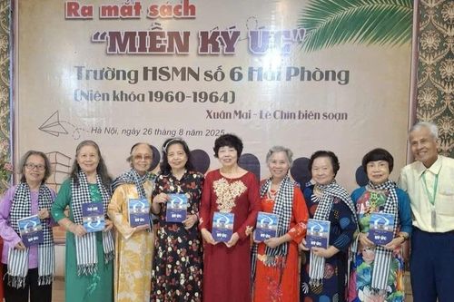 Ra mắt hồi ký 'Miền ký ức' của nữ học sinh miền Nam