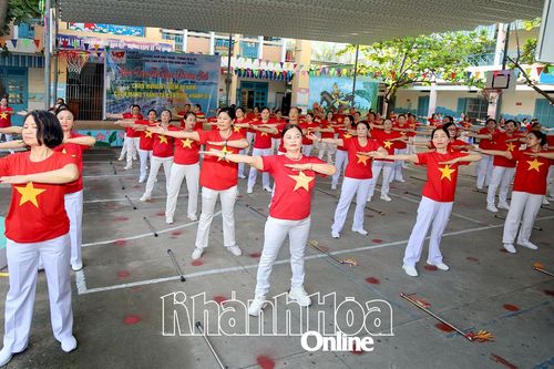 Phường Nam Nha Trang giao lưu thể dục dưỡng sinh và văn nghệ chào mừng Quốc khánh 2-9