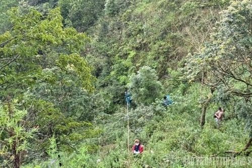 Phát hiện ô tô biến dạng dưới vực cùng thi thể đã phân hủy ở Mẫu Sơn