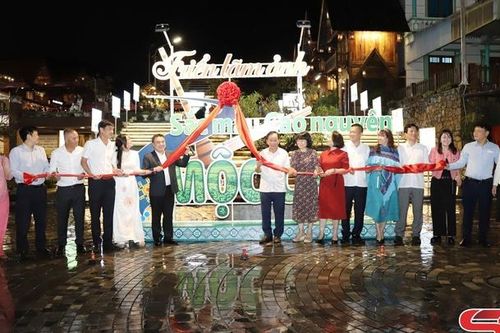 Khai mạc triển lãm ảnh 'Sắc màu cao nguyên Mộc Châu'