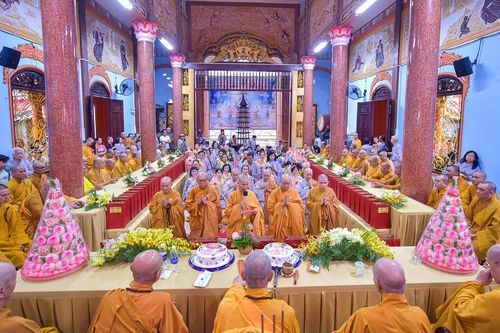 TP.HCM: Trường hạ tổ đình Vạn Thọ tổ chức tác pháp Tự tứ, dâng pháp y mùa Vu lan