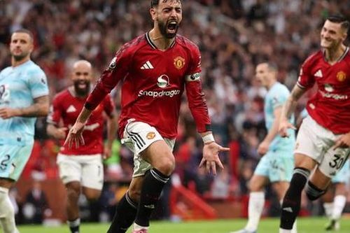 Bruno Fernandes ghi bàn quyết định, MU hạ Burnley kịch tính