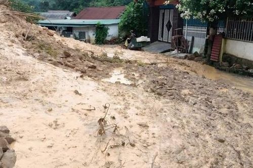 Nghệ An: Xã vùng cao bị sạt lở do mưa lớn kéo dài