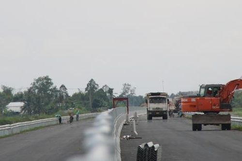 Cao tốc Cần Thơ - Cà Mau còn vướng mặt bằng, Bộ Xây dựng đề nghị địa phương sớm xử lý