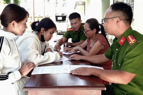 Bám bản làng nơi biên viễn Tây Giang