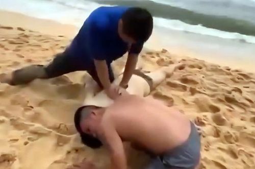 Kịp thời cứu hộ 5 du khách bị đuối nước khi tắm biển Phú Quốc